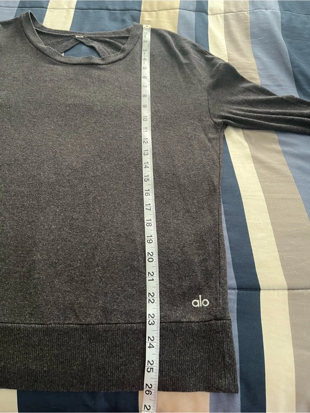 🧘🏽‍♀️ EUC Alo Yoga Charcoal Gray Intricate Long Sleeve Yoga Sweater - Sz Medium